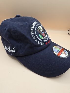 New- Donald Trump Presidential Seal Hat Washington DC Cap Navy Blue
